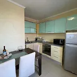 Gallery A Apartment *